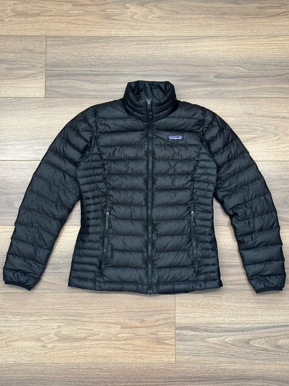 Patagonia Women’s Down Sweater Jacket in Black Size XS